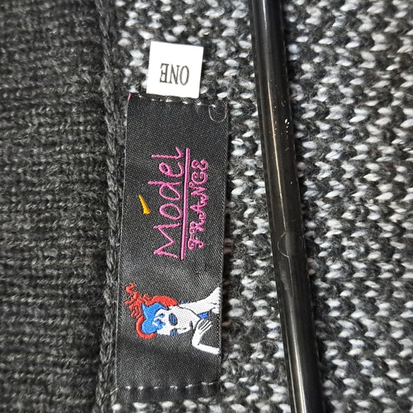 2X France Model Ladies Grey/ Black and White Xtra long soft sweater. - Picture 2 of 7